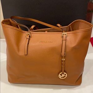 Michael Kors Jet Set Medium Leather Tote Bag